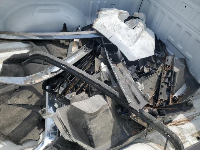 1GCGSBEN0J1211381 - 2018 CHEVROLET COLORADO WHITE photo 12