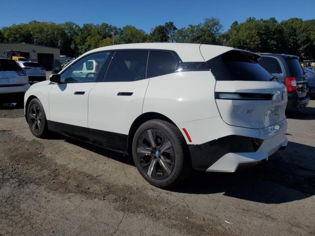 WB523CF00RCR85805 - 2024 BMW IX XDRIVE50 WHITE photo 2
