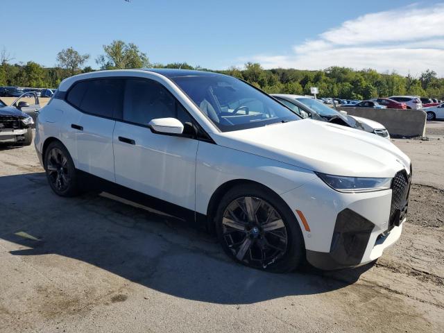 WB523CF00RCR85805 - 2024 BMW IX XDRIVE50 WHITE photo 4