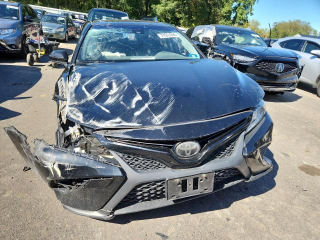 JTNB11HK5J3050874 - 2018 TOYOTA CAMRY L შავი ფოტო 11