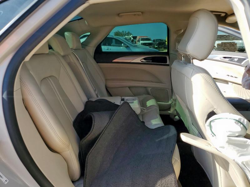 3LN6L5A90LR622917 - 2020 LINCOLN MKZ WHITE photo 10