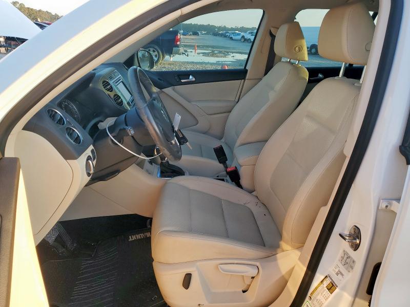 WVGAV7AX8HK001595 - 2017 VOLKSWAGEN TIGUAN S WHITE photo 7