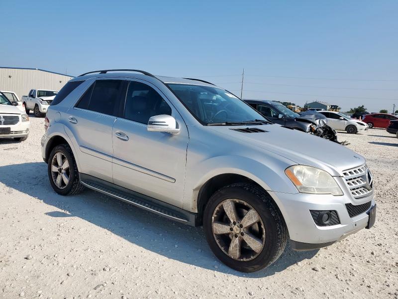 4JGBB8GB0BA685487 - 2011 MERCEDES-BENZ ML 350 4MATIC SILVER photo 4