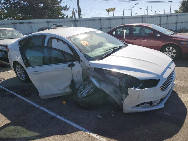 3FA6P0H71HR204699 - 2017 FORD FUSION SE WHITE photo 4