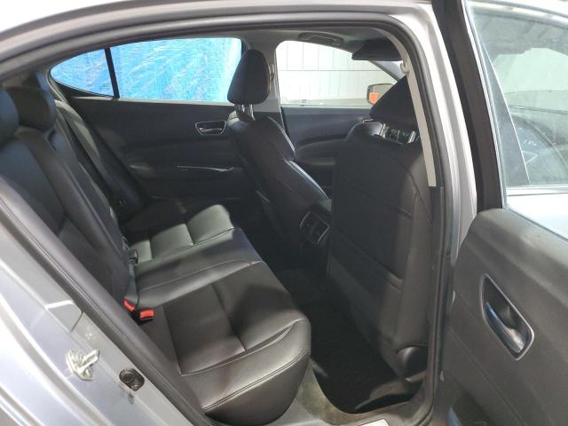 19UUB1F3XJA011586 - 2018 ACURA TLX SILVER photo 10