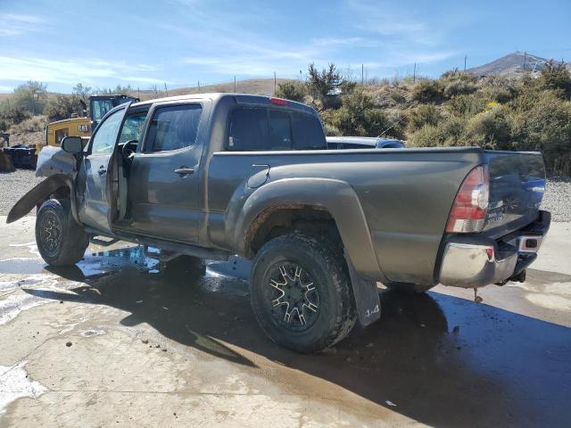3TMMU4FN8DM056948 - 2013 TOYOTA TACOMA DOUBLE CAB LONG BED GRAY photo 2