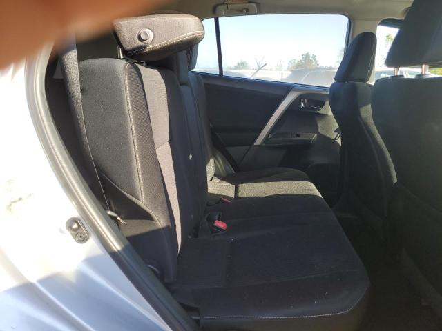2T3RFREV7FW389402 - 2015 TOYOTA RAV4 XLE Srebrny zdjęcie 10