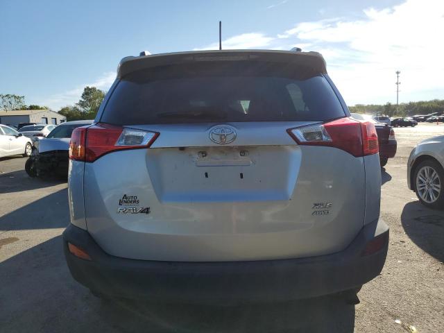 2T3RFREV7FW389402 - 2015 TOYOTA RAV4 XLE Srebrny zdjęcie 6
