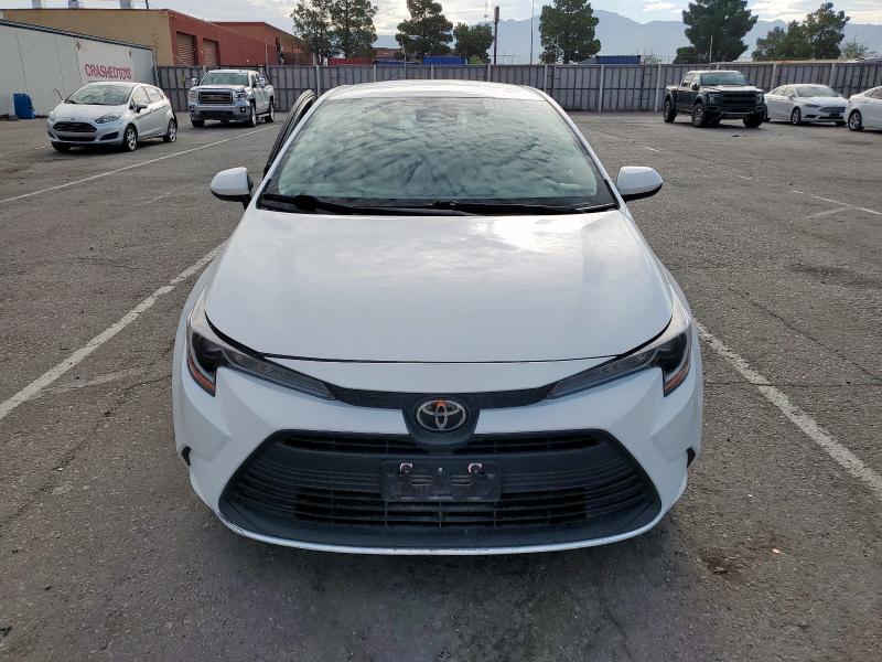 5YFB4MDE5PP021355 - 2023 TOYOTA COROLLA LE WHITE photo 5