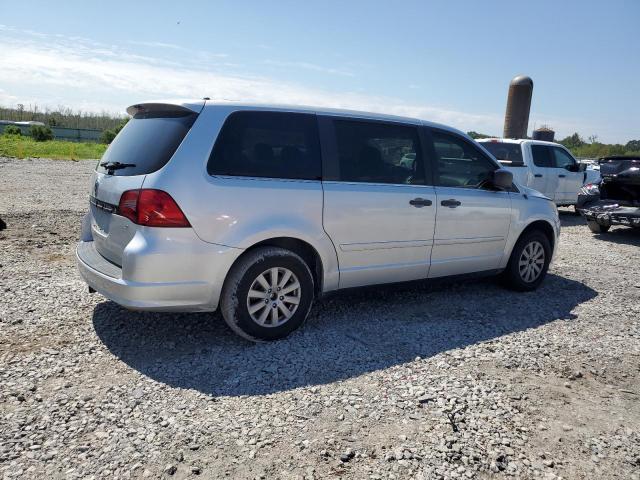 2V8HW44159R575178 - 2009 VOLKSWAGEN ROUTAN S SILVER photo 3