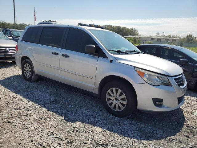 2V8HW44159R575178 - 2009 VOLKSWAGEN ROUTAN S SILVER photo 4