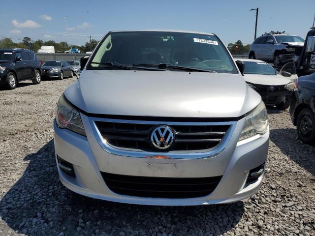 2V8HW44159R575178 - 2009 VOLKSWAGEN ROUTAN S SILVER photo 5