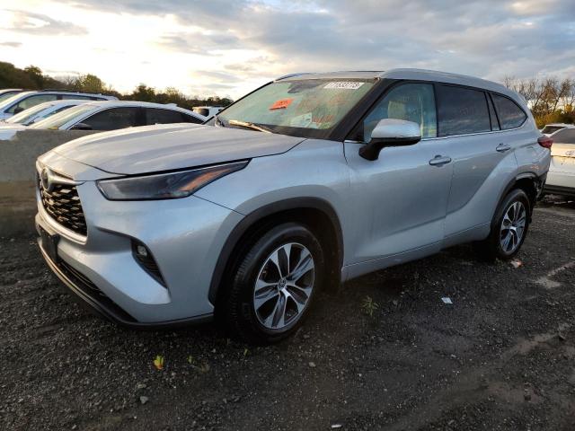 5TDGZRBH7NS172767 - 2022 TOYOTA HIGHLANDER XLE SILVER photo 1
