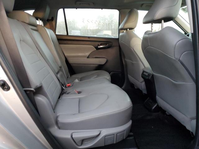 5TDGZRBH7NS172767 - 2022 TOYOTA HIGHLANDER XLE SILVER photo 11