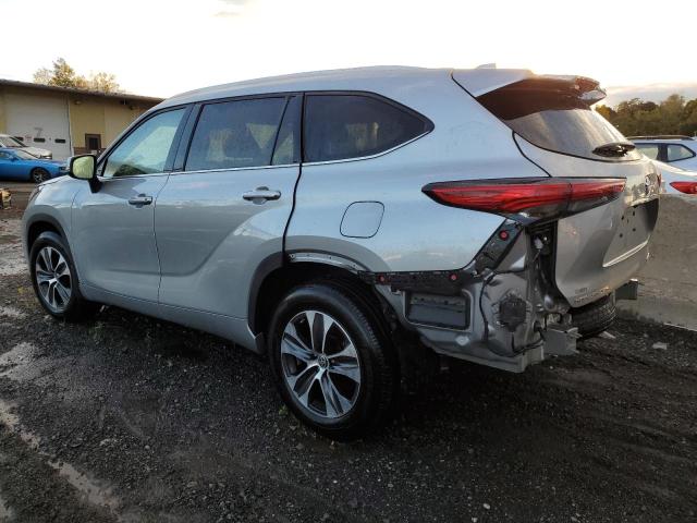 5TDGZRBH7NS172767 - 2022 TOYOTA HIGHLANDER XLE SILVER photo 2