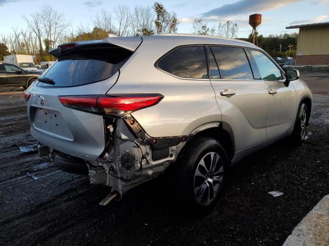 5TDGZRBH7NS172767 - 2022 TOYOTA HIGHLANDER XLE SILVER photo 3
