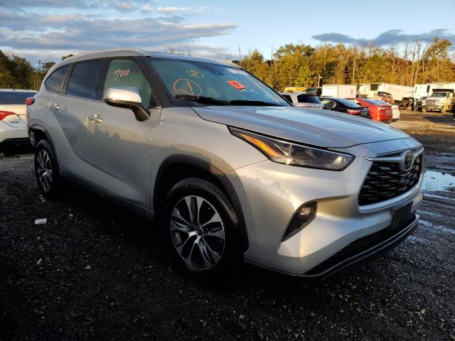 5TDGZRBH7NS172767 - 2022 TOYOTA HIGHLANDER XLE SILVER photo 4