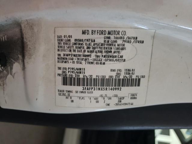 3FAFP31NX5R140992 - 2005 FORD FOCUS ZX3 WHITE photo 12