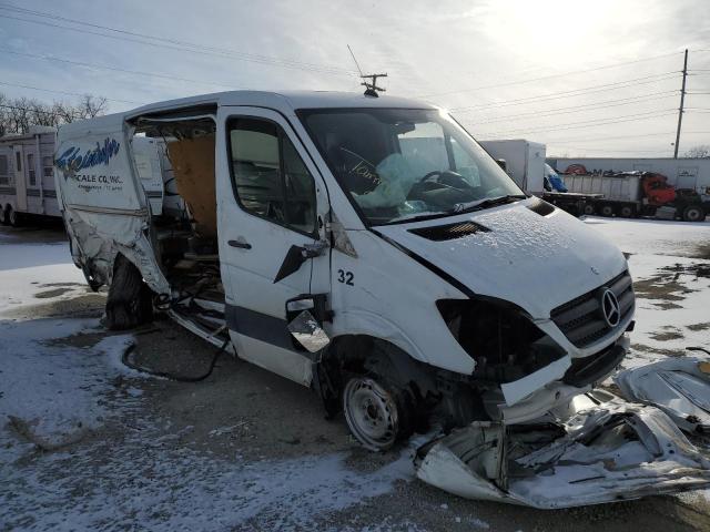 WD3PE7CC0C5621108 - 2012 MERCEDES-BENZ SPRINTER 2500 WHITE photo 4