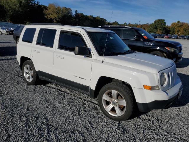 1C4NJPFA8CD592255 - 2012 JEEP PATRIOT LATITUDE WHITE photo 4