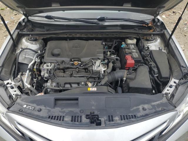 4T1B11HK8JU613815 - 2018 TOYOTA CAMRY L GRAY photo 11