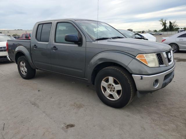 1N6AD07UX7C413213 - 2007 NISSAN FRONTIER CREW CAB LE GRAY photo 4