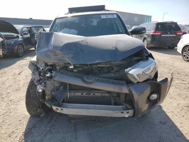 JTEBU5JR7K5729556 - 2019 TOYOTA 4RUNNER SR5/SR5 PREMIUM Gri fotoğraf 5