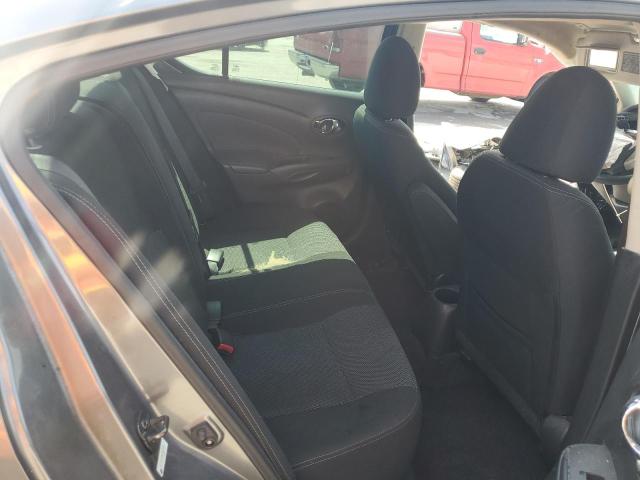 3N1CN7AP5JL845369 - 2018 NISSAN VERSA S 灰色 照片 10