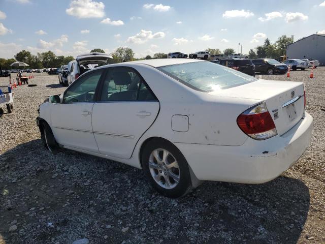 4T1BE30K75U394654 - 2005 TOYOTA CAMRY LE WHITE photo 2
