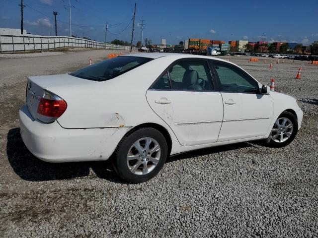4T1BE30K75U394654 - 2005 TOYOTA CAMRY LE WHITE photo 3