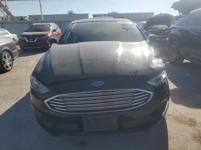 3FA6P0H70HR109888 - 2017 FORD FUSION SE BLACK photo 5