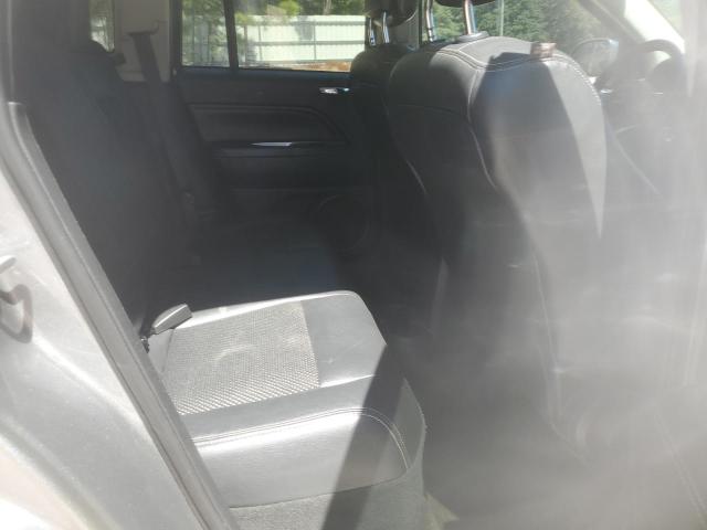 1C4NJCEAXGD620251 - 2016 JEEP COMPASS LATITUDE Argent photo 11