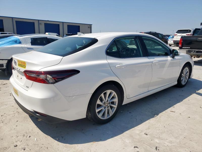 4T1C11AK7NU075855 - 2022 TOYOTA CAMRY LE WHITE photo 3