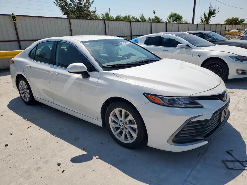 4T1C11AK7NU075855 - 2022 TOYOTA CAMRY LE WHITE photo 4