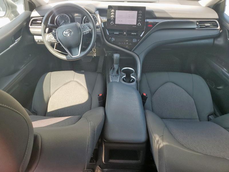 4T1C11AK7NU075855 - 2022 TOYOTA CAMRY LE WHITE photo 8