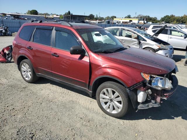 JF2SHADC0BH749818 - 2011 SUBARU FORESTER 2.5X PREMIUM RED photo 4