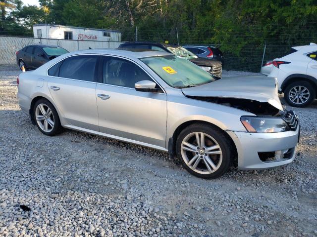 1VWBV7A36FC051132 - 2015 VOLKSWAGEN PASSAT SE 银色 照片 4