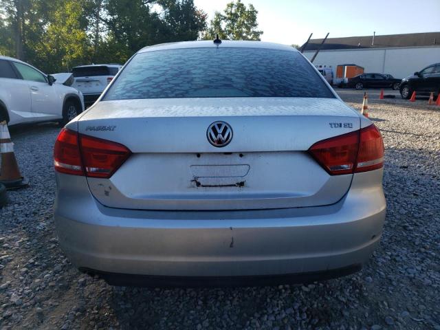 1VWBV7A36FC051132 - 2015 VOLKSWAGEN PASSAT SE 银色 照片 6