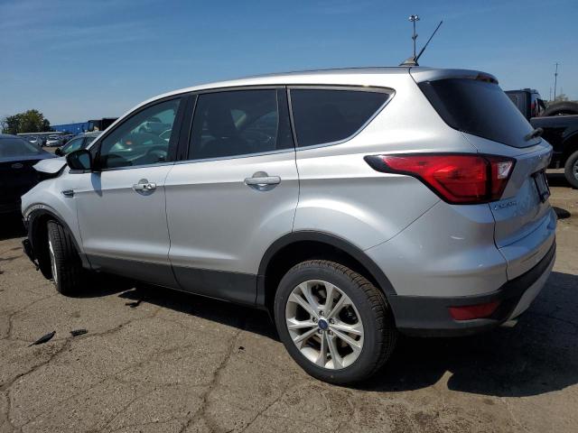 1FMCU9GD0KUB54679 - 2019 FORD ESCAPE SE Silber Foto 2