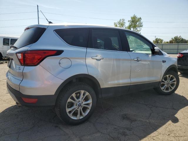 1FMCU9GD0KUB54679 - 2019 FORD ESCAPE SE Silber Foto 3