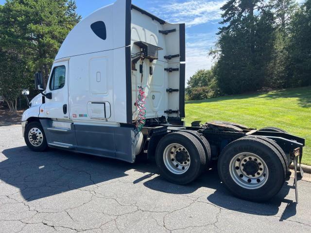 3AKJGLD52GSGT2305 - 2016 FREIGHTLINER CASCADIA 1 WHITE photo 3