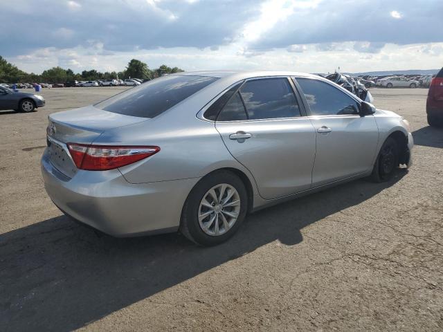 4T1BF1FK8FU089786 - 2015 TOYOTA CAMRY LE SILVER photo 3