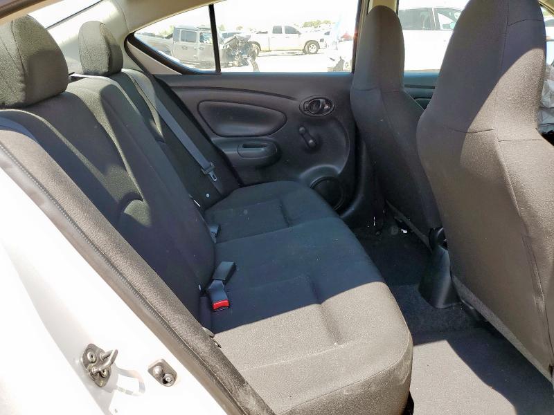 3N1CN7APXGL839799 - 2016 NISSAN VERSA S SILVER photo 10