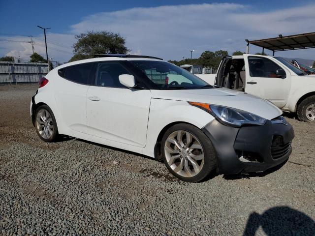 KMHTC6AD1CU037673 - 2012 HYUNDAI VELOSTER WHITE photo 4