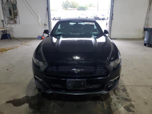 1FATP8UH9F5387074 - 2015 FORD MUSTANG შავი ფოტო 5