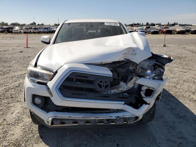 3TMDZ5BN3HM031054 - 2017 TOYOTA TACOMA DOUBLE CAB Білий фото 5