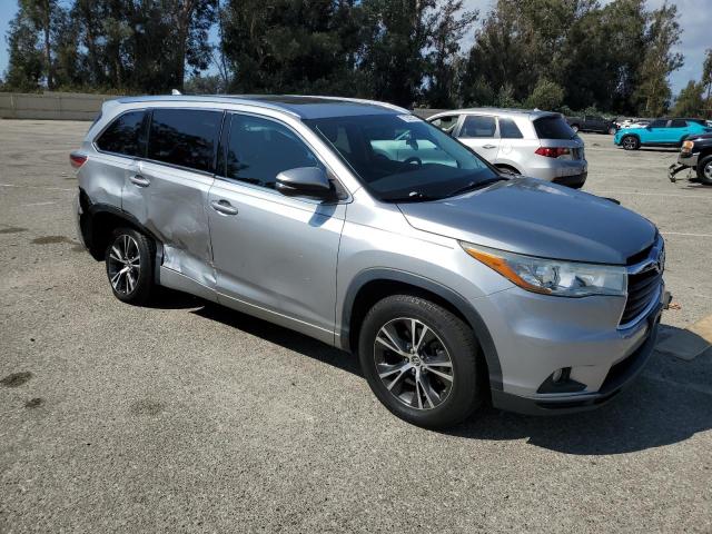 5TDKKRFHXGS134851 - 2016 TOYOTA HIGHLANDER XLE SILVER photo 4