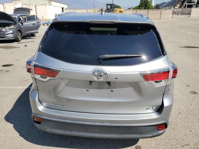 5TDKKRFHXGS134851 - 2016 TOYOTA HIGHLANDER XLE SILVER photo 6