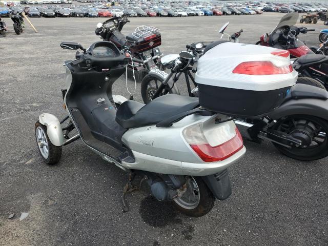 LXDTCKTM8D1700105 - 2013 DONG SCOOTER SILVER photo 3