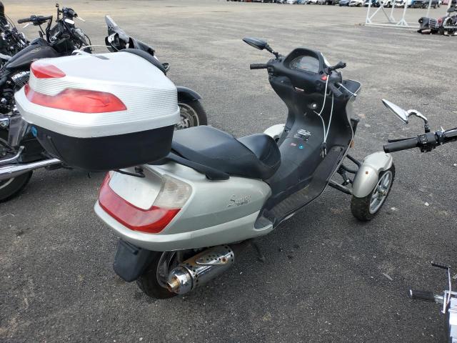 LXDTCKTM8D1700105 - 2013 DONG SCOOTER SILVER photo 4